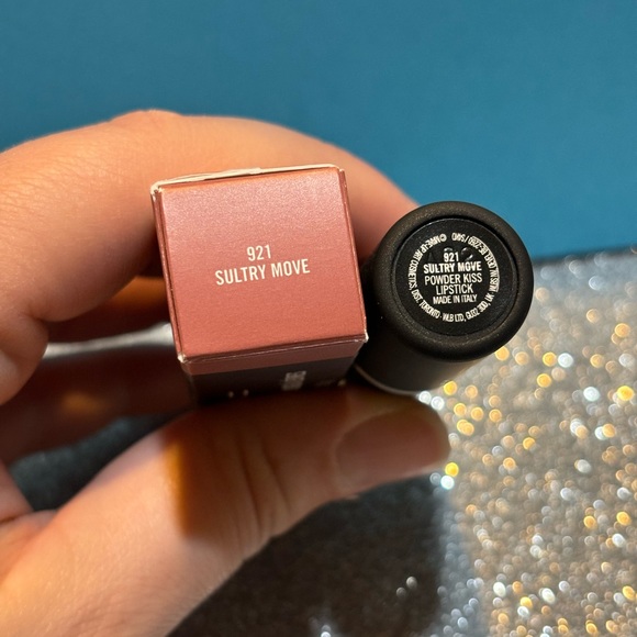 BNIB! MAC Powder Kiss Lipstick in SULTRY MOVE 921 👄 - Picture 5 of 8